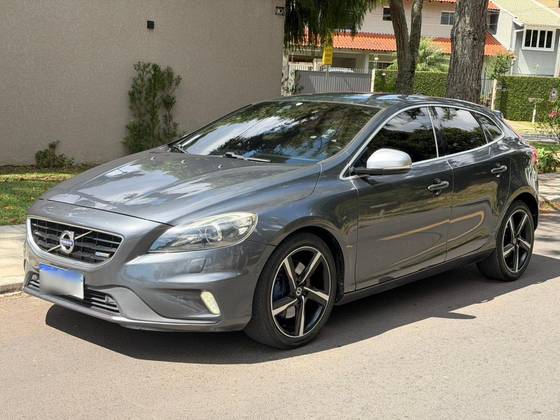 VOLVO V40 2.0 T5 R DESIGN TURBO GASOLINA 4P AUTOMÁTICO VOLVO V40 2.0 T5 R DESIGN TURBO GASOLINA 4P AUTOMÁTICO